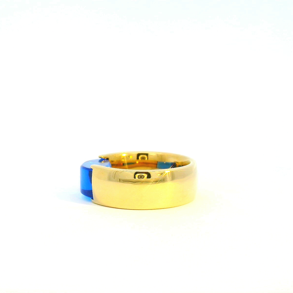 Extravaganter Markenring mit blauem Schmuckstein