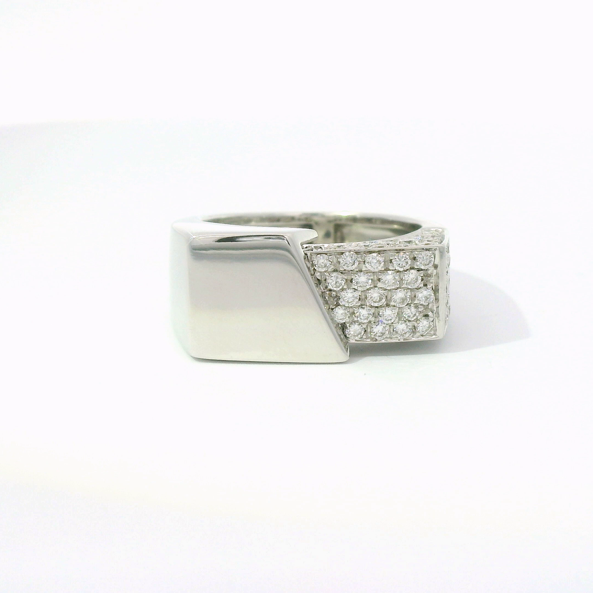18 Karat Weißgoldring mit 1,20 ct Brillanten