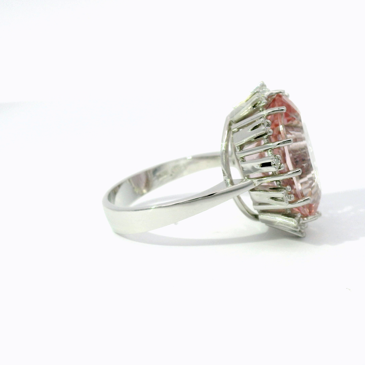14 Karat Weißgoldring mit großem Morganit & Diamanten