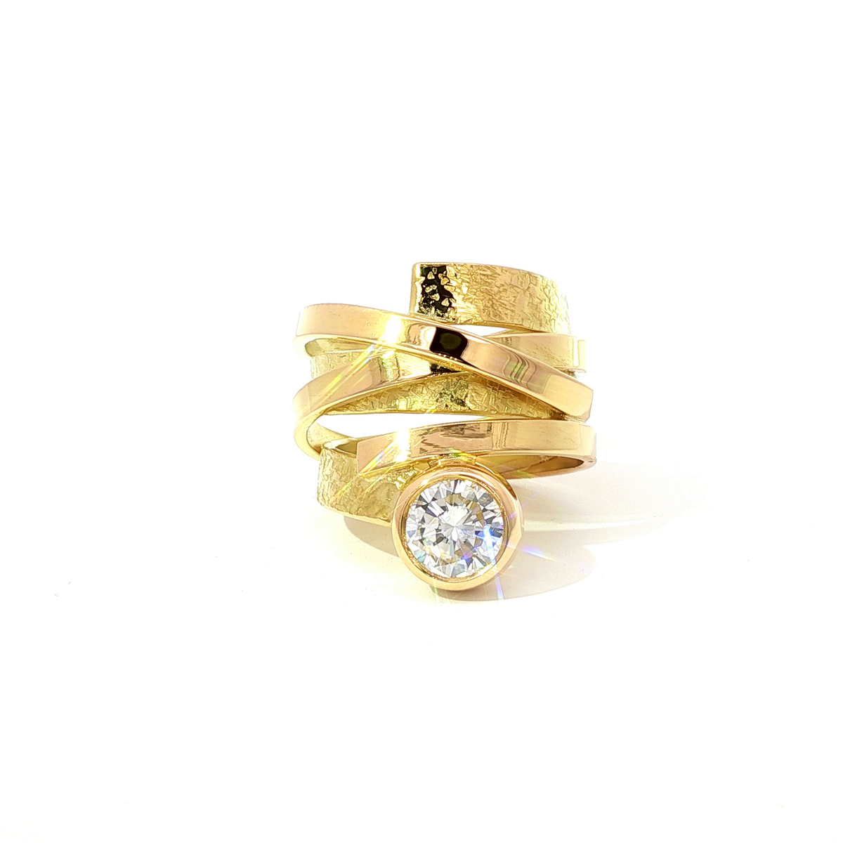 750 Gelbgold Schmuckset mit Diamanten – Ring & Ohrringe