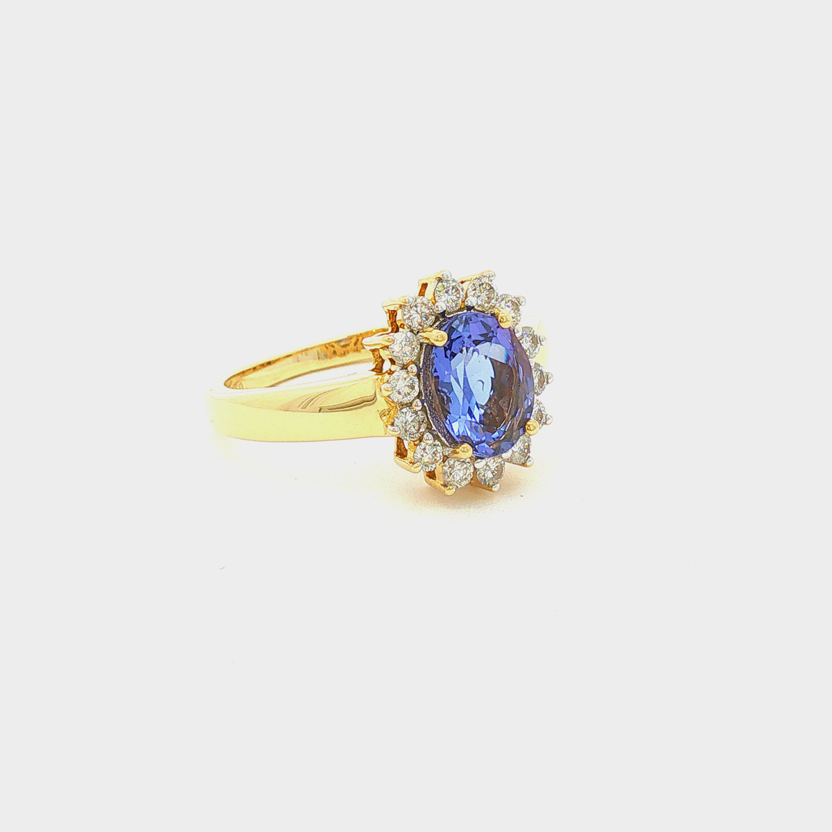 18 Karat Gelbgoldring mit Tansanit & Diamanten
