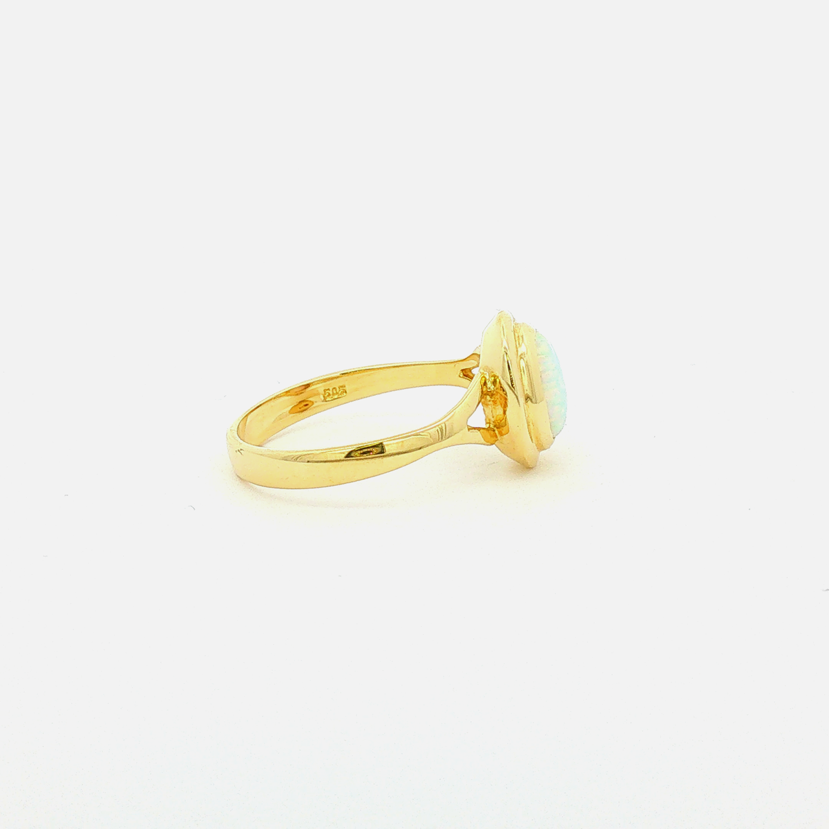 Solitärring mit ovalem Opal in Gelbgold