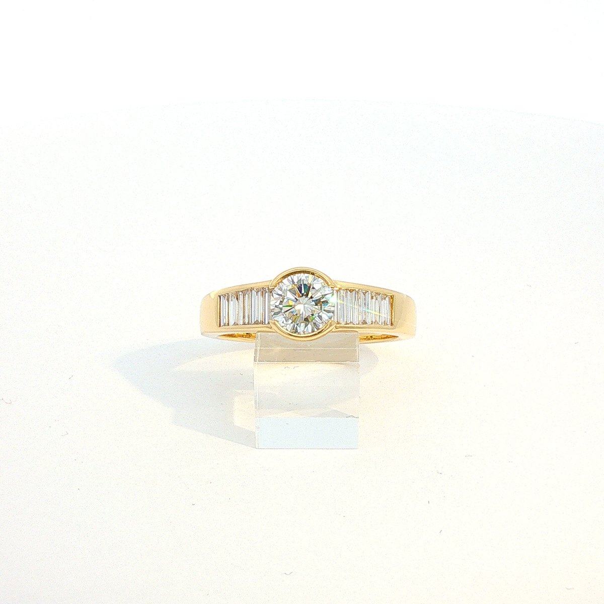 Diamantring mit 0,88 ct Brillant