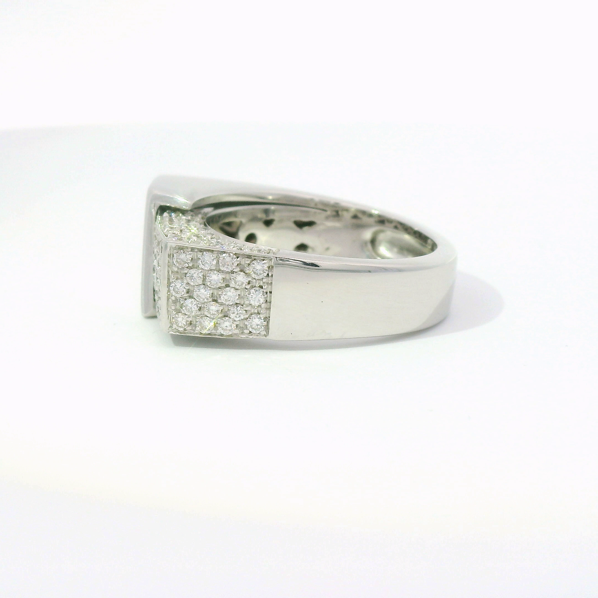 18 Karat Weißgoldring mit 1,20 ct Brillanten