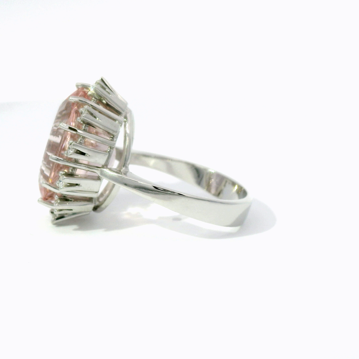 14 Karat Weißgoldring mit großem Morganit & Diamanten