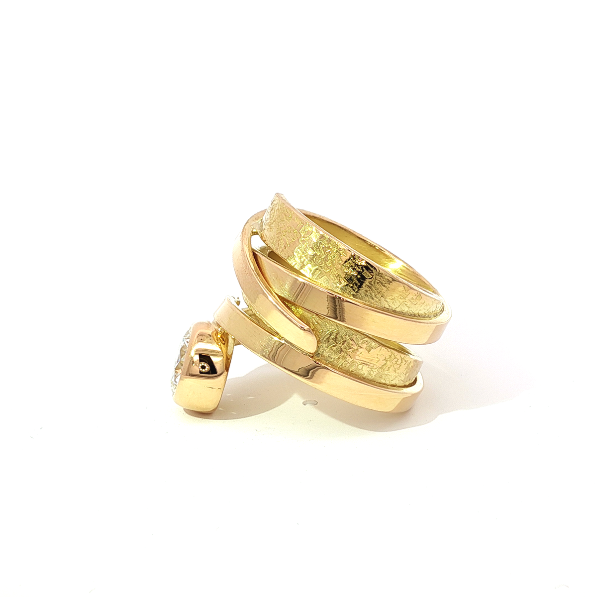750 Gelbgold Schmuckset mit Diamanten – Ring & Ohrringe
