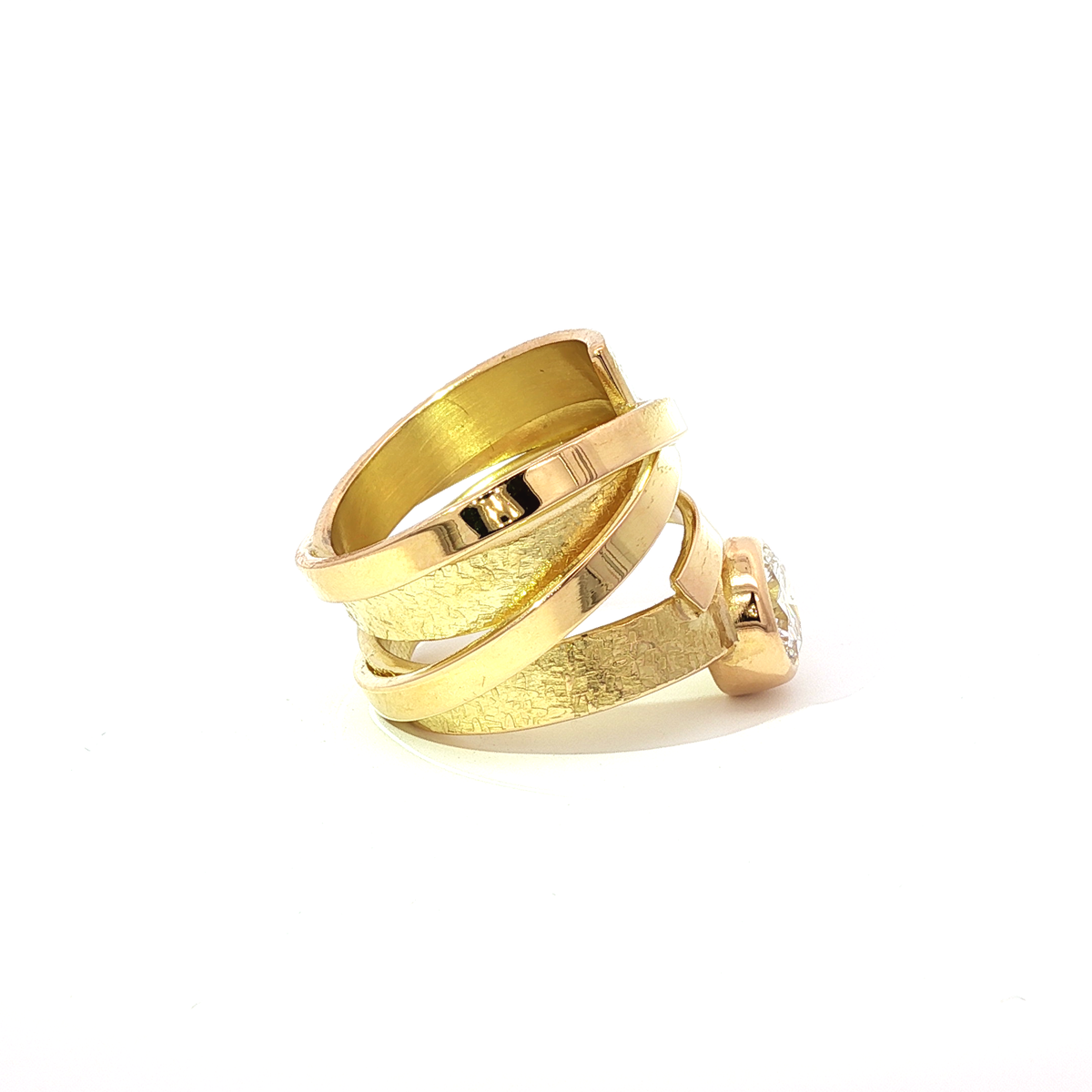 750 Gelbgold Schmuckset mit Diamanten – Ring & Ohrringe