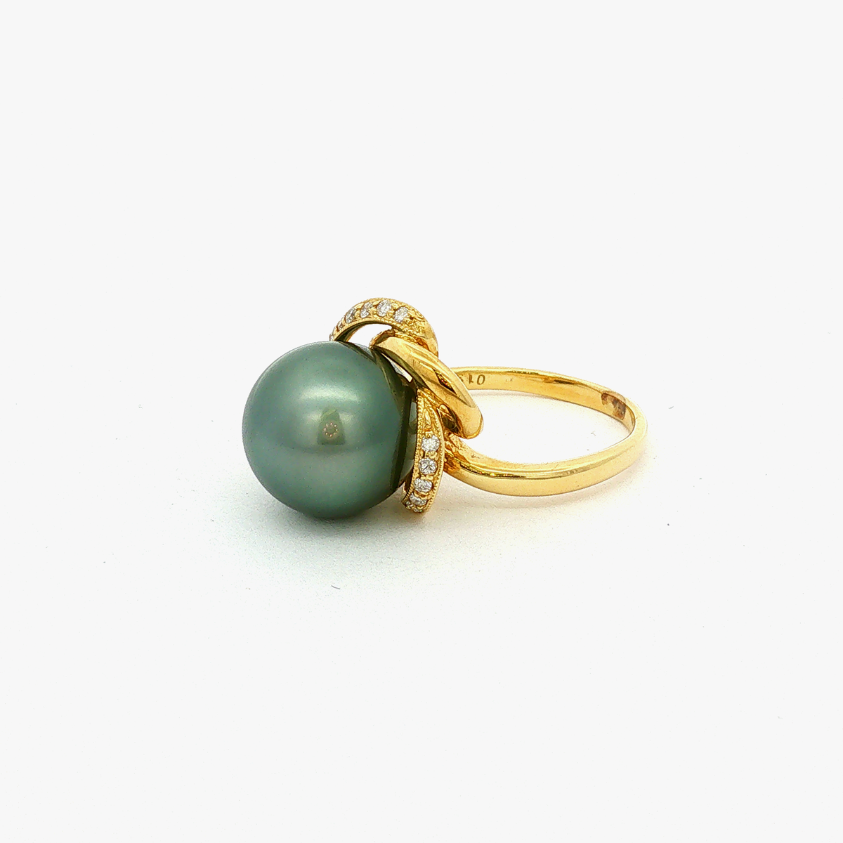 Cocktailring mit Tahitiperle & Diamanten aus 18 Karat Gelbgold