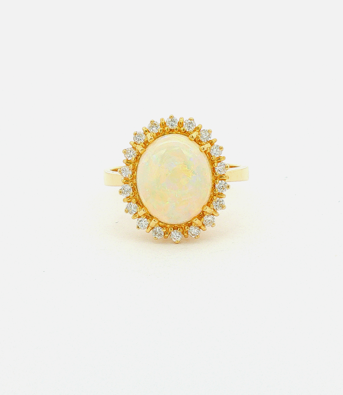 18 Karat Gelbgoldring mit 2,14 ct Opal-Cabochon & Brillanten
