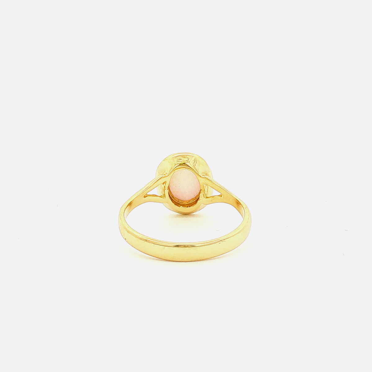 Solitärring mit ovalem Opal in Gelbgold