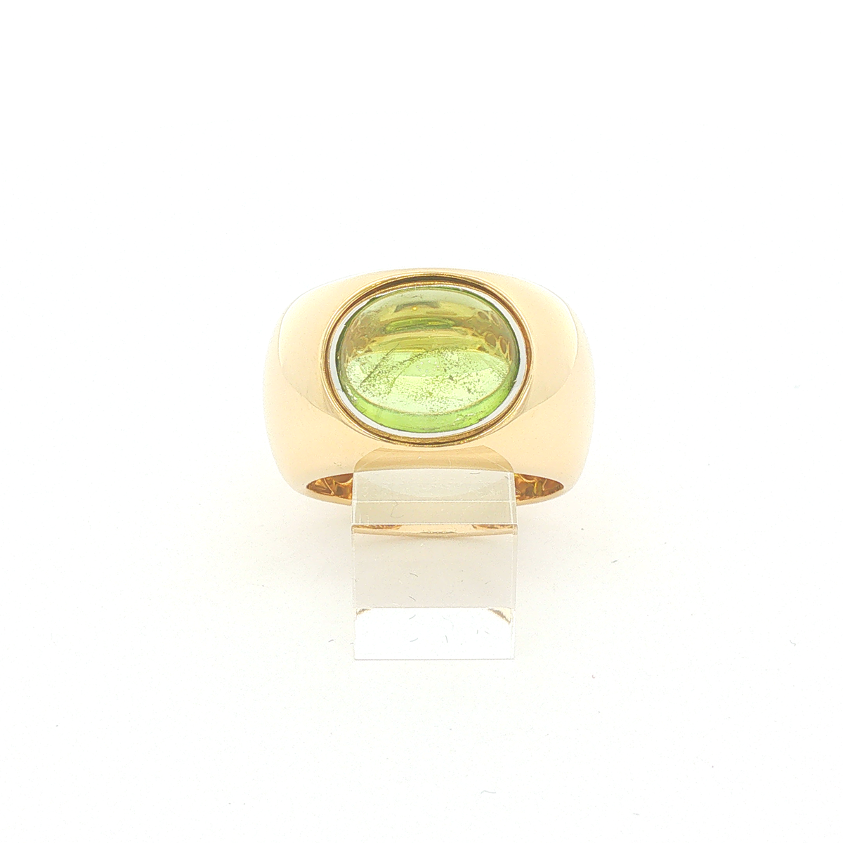 Breiter Solitärring aus Gelbgold mit ovalem Peridot-Cabochon