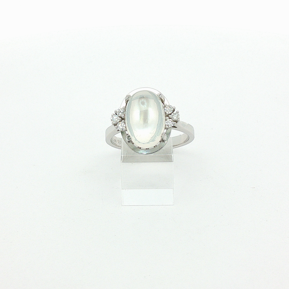 14 Karat Weißgoldring mit Mondstein und Brillanten