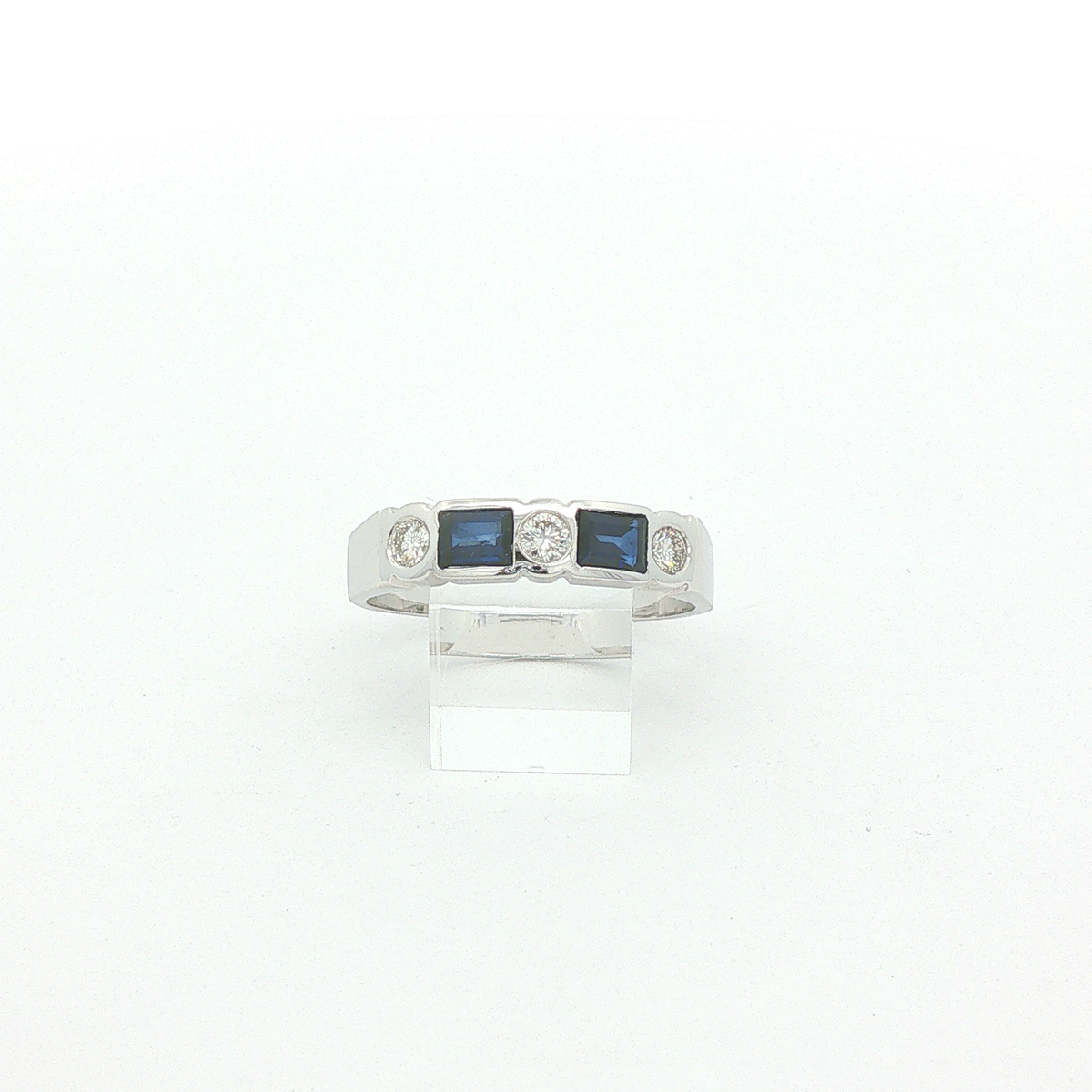 Multistone-Ring aus Weißgold mit königsblauen Saphiren und Diamanten