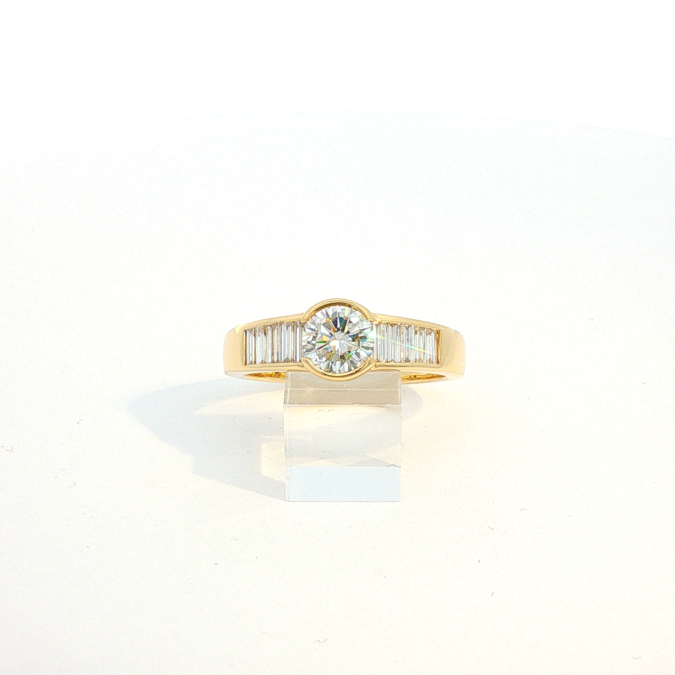 Diamantring mit 0,88 ct Brillant