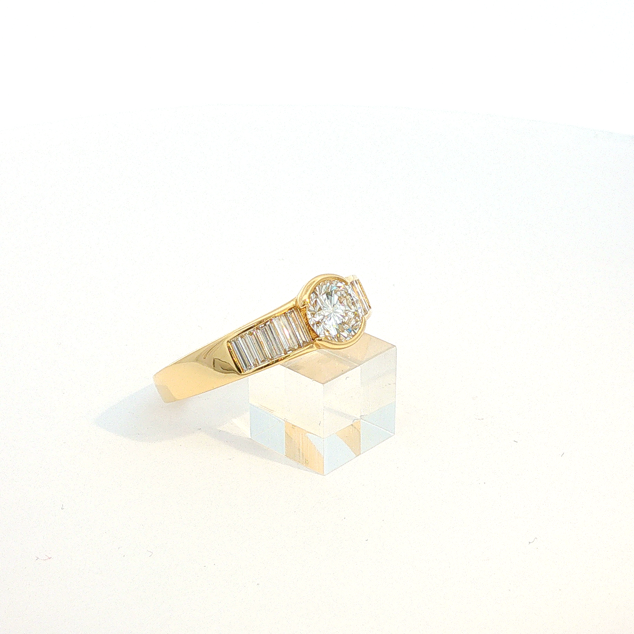 Diamantring mit 0,88 ct Brillant