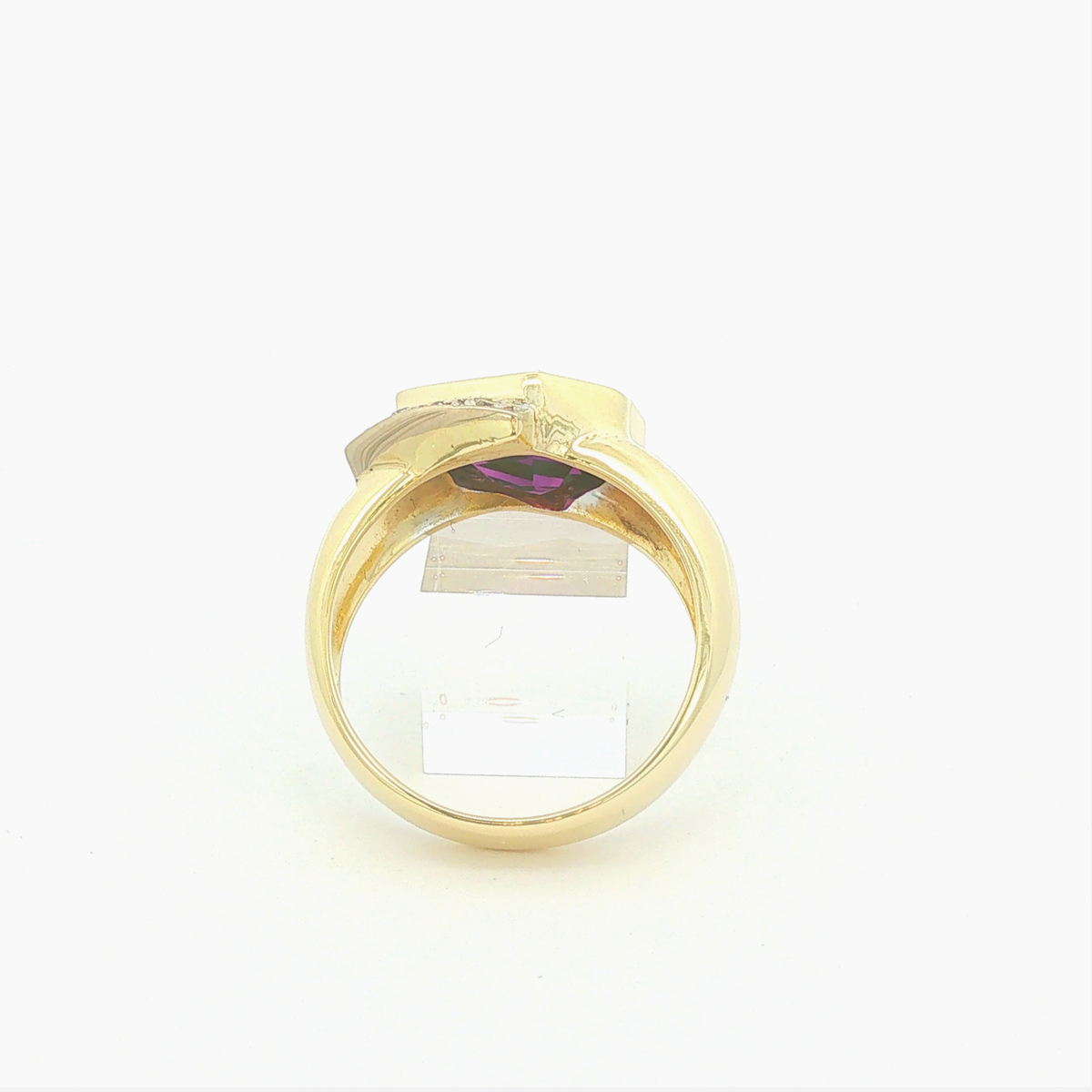 Amethyst-Cocktailring aus 14 Karat Gelbgold mit Brillant-Pavé