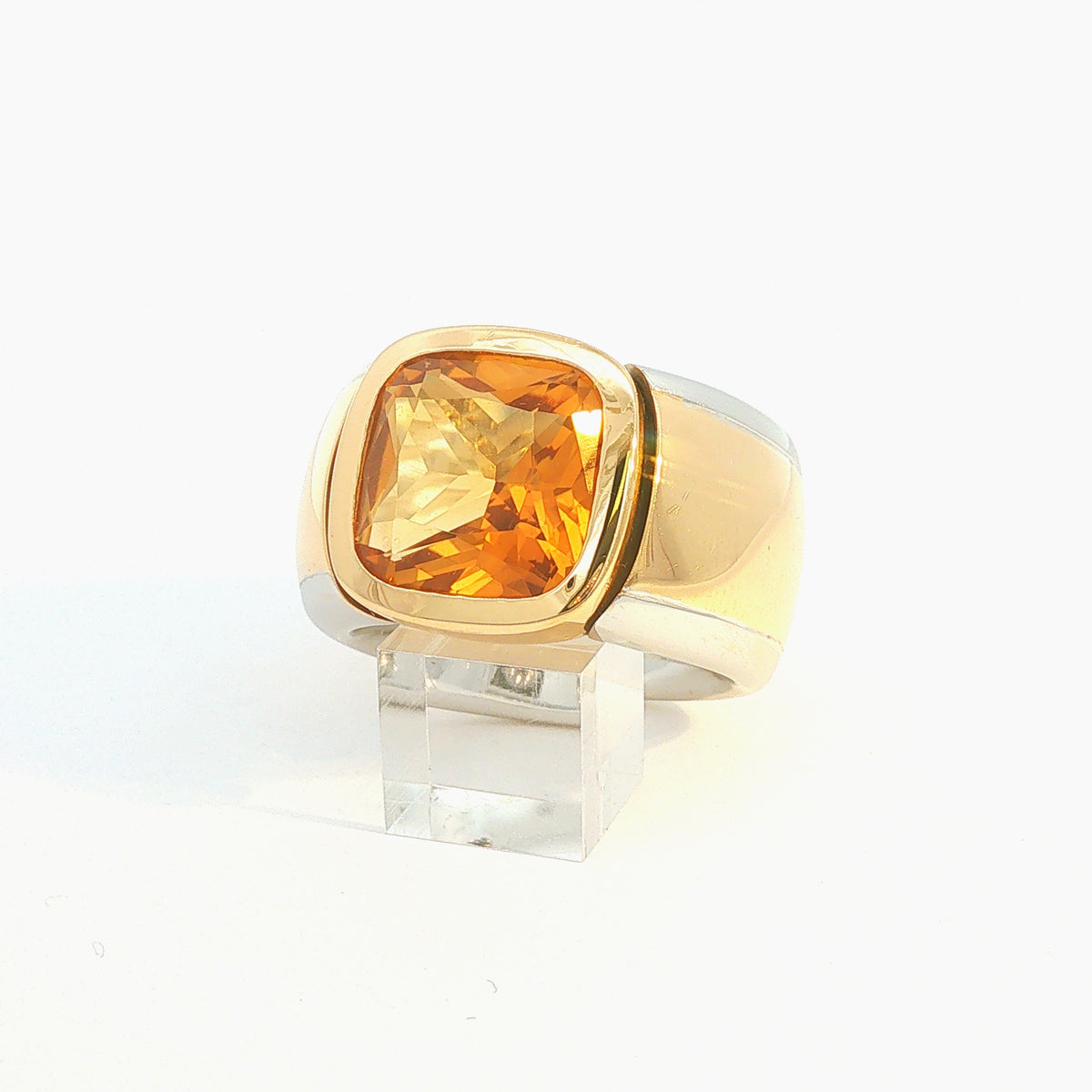 Zweifarbiger Solitärring aus 18K-Gold mit Citrin