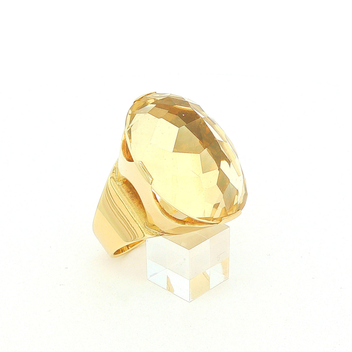 Solitärring aus 14 Karat Gelbgold mit großem Citrin