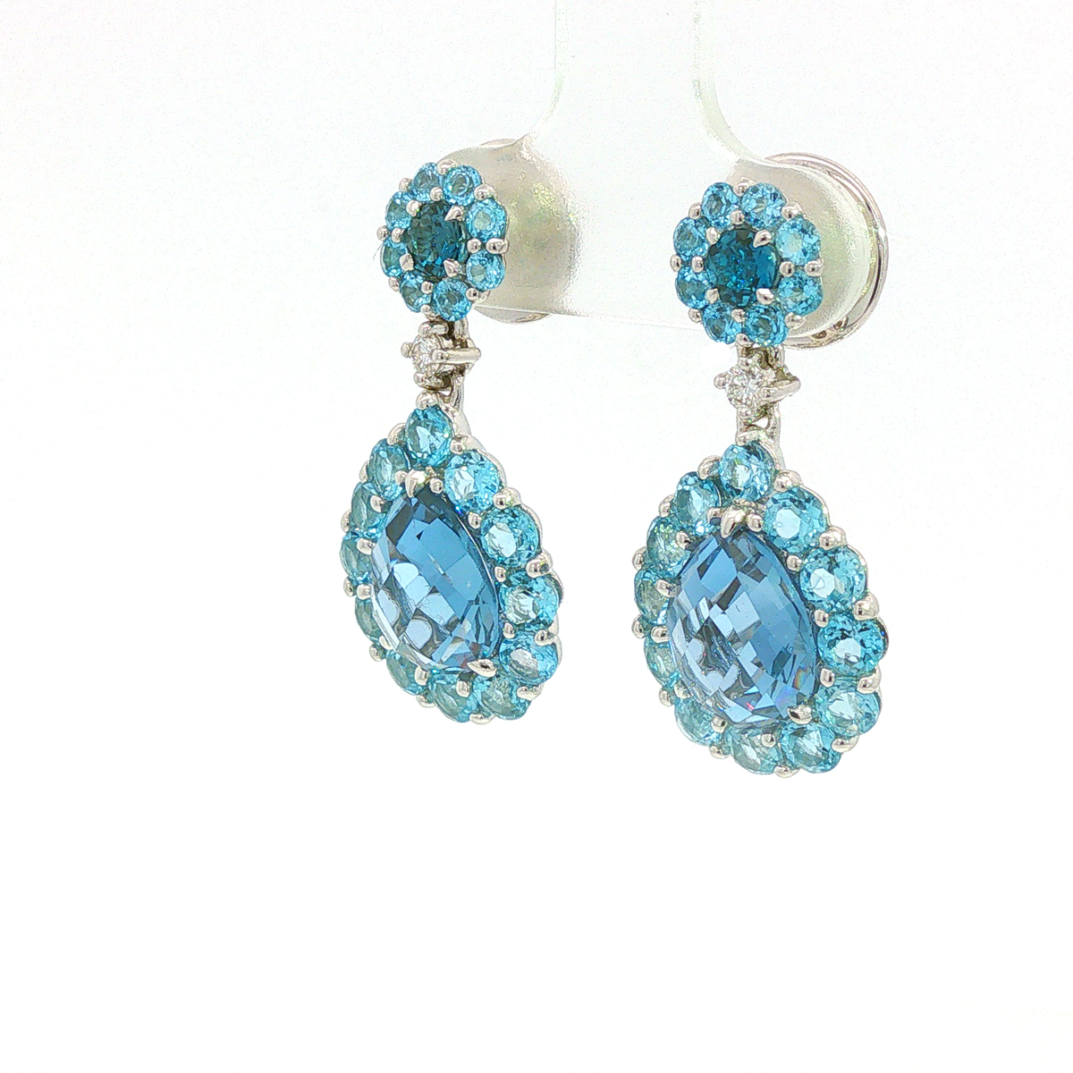 Topas-Ohrhänger aus Weißgold mit London-Blue-Topasen und Brillanten